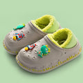Pantufa Infantil Cartoon 2.0 - Pelúcia, Flexível e Impermeável